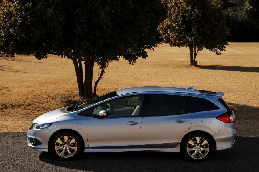 Honda Jade Hybrid 2015 года  (фото 17 из 30)